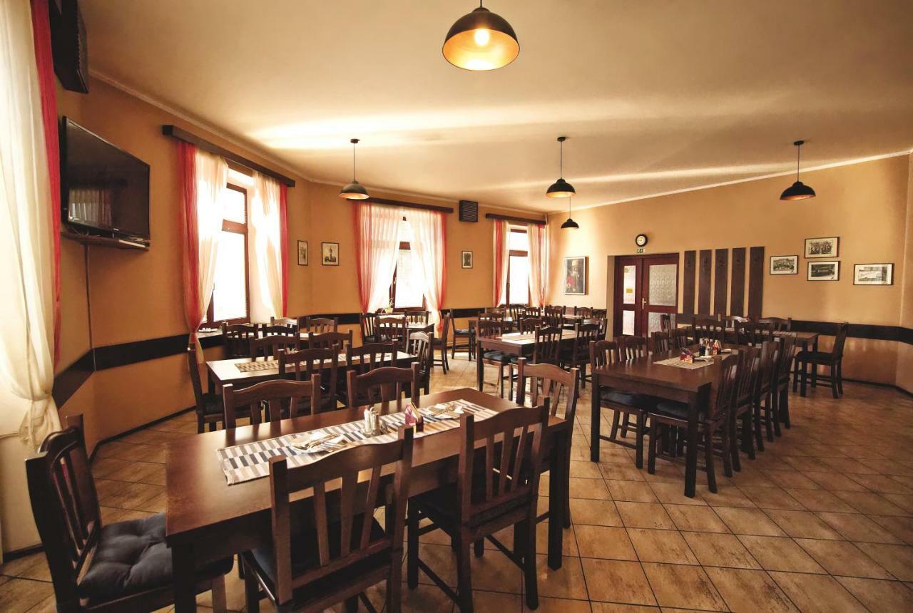 Restaurace A Penzion Praha Dolní Dunajovice Exteriör bild